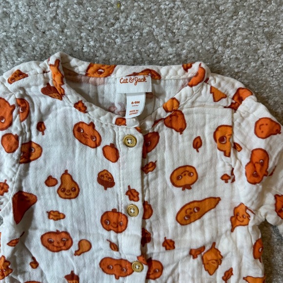 Cat & Jack fall print infant one piece size 6-9m pumpkin leaves - Picture 2 of 3